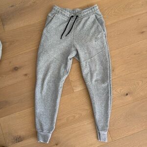 Nike tech Men’s fleece joggers Size XS, grey